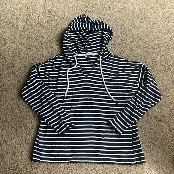 Buffalo David Bitton Tops - Buffalo David Bitton hooded lightweight shirt